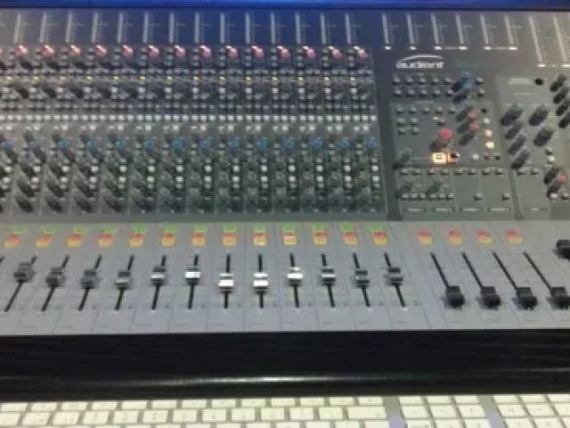 Sala de control del estudio Regumbio
